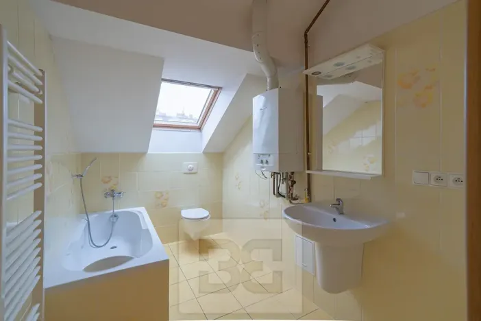 Pronájem bytu 1+kk, Praha - Vršovice, Krymská, 35 m2