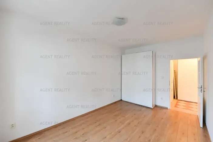 Pronájem bytu 2+kk, Praha - Břevnov, Slavníkova, 57 m2