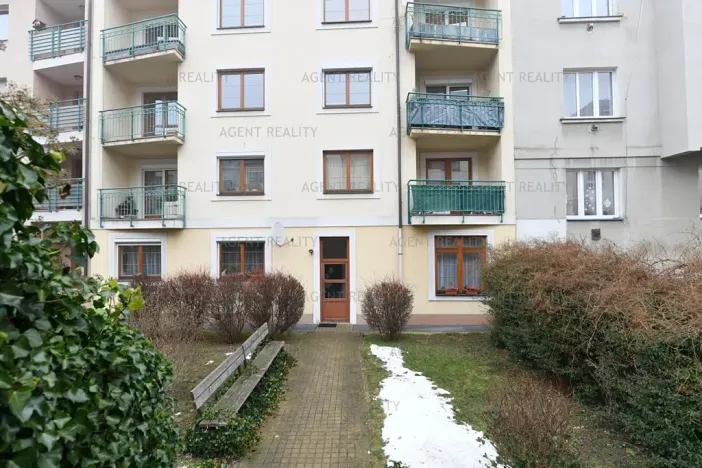 Pronájem bytu 2+kk, Praha - Břevnov, Slavníkova, 57 m2