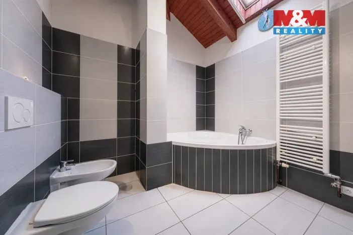 Prodej rodinného domu, Hradešín, 350 m2