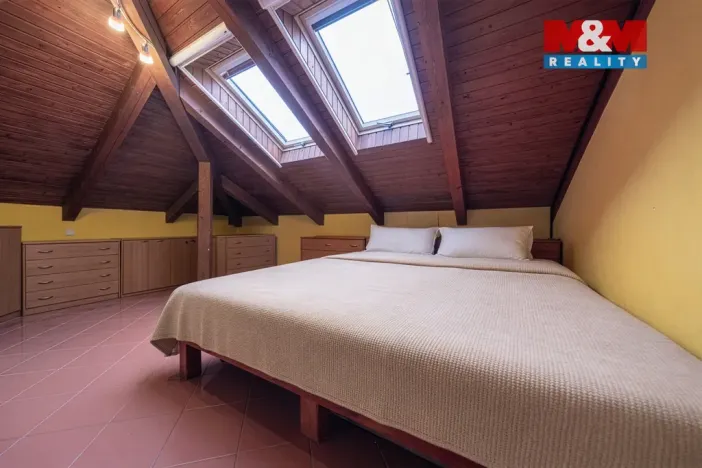 Prodej rodinného domu, Hradešín, 350 m2