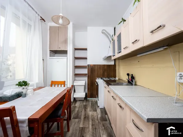 Pronájem bytu 2+1, Pardubice - Zelené Předměstí, S. K. Neumanna, 53 m2