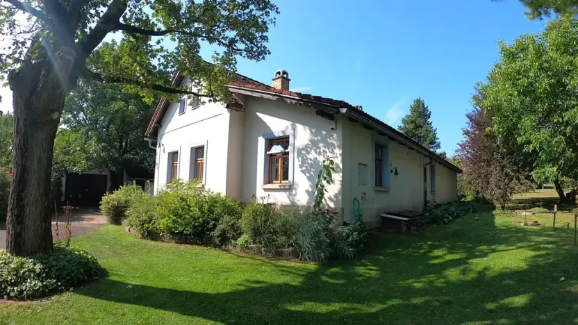 Prodej rodinného domu, Pecka, 300 m2