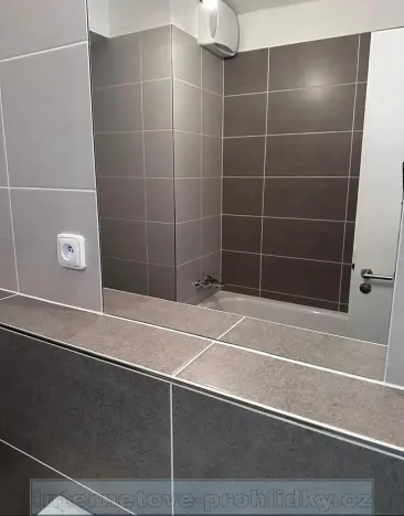 Pronájem bytu 2+kk, Praha - Dolní Měcholupy, Kryšpínova, 47 m2