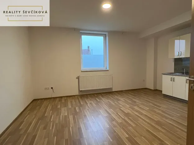 Pronájem bytu 2+kk, Holice, náměstí T. G. Masaryka, 52 m2