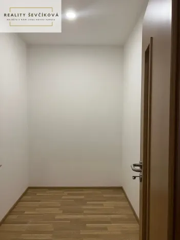 Pronájem bytu 2+kk, Holice, náměstí T. G. Masaryka, 52 m2