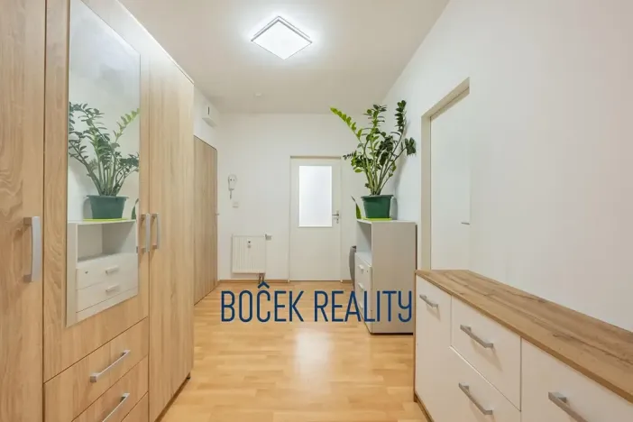 Prodej bytu 3+kk, Žebrák, Sídliště, 62 m2