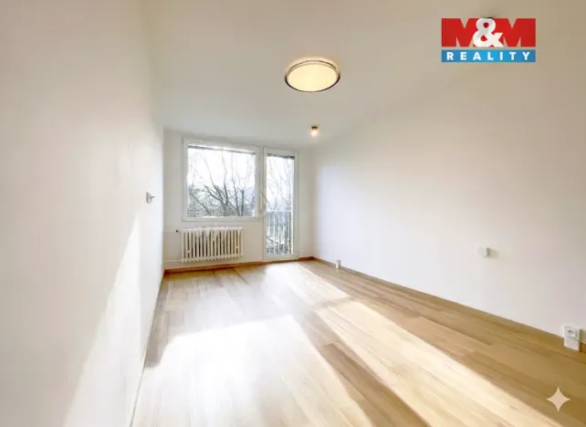 Pronájem bytu 2+kk, Praha - Kobylisy, Famfulíkova, 44 m2