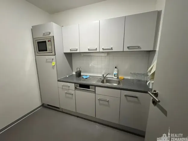 Pronájem kanceláře, Praha - Smíchov, Karla Engliše, 740 m2