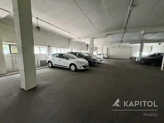 Pronájem garážového stání, Brno, Voroněžská, 16 m2