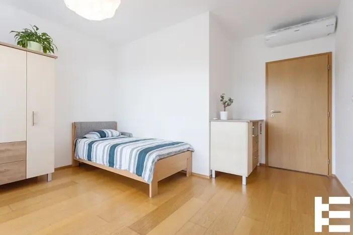 Pronájem bytu 3+kk, Praha - Hloubětín, Nademlejnská, 92 m2