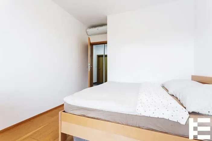 Pronájem bytu 3+kk, Praha - Hloubětín, Nademlejnská, 92 m2