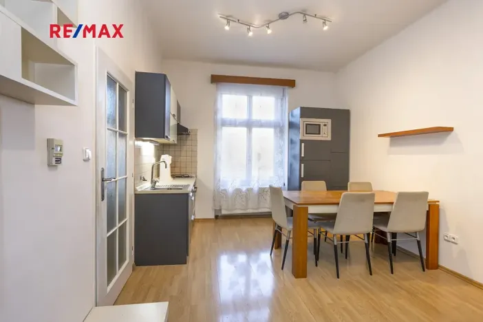 Pronájem bytu 2+kk, Pardubice, Bubeníkova, 50 m2