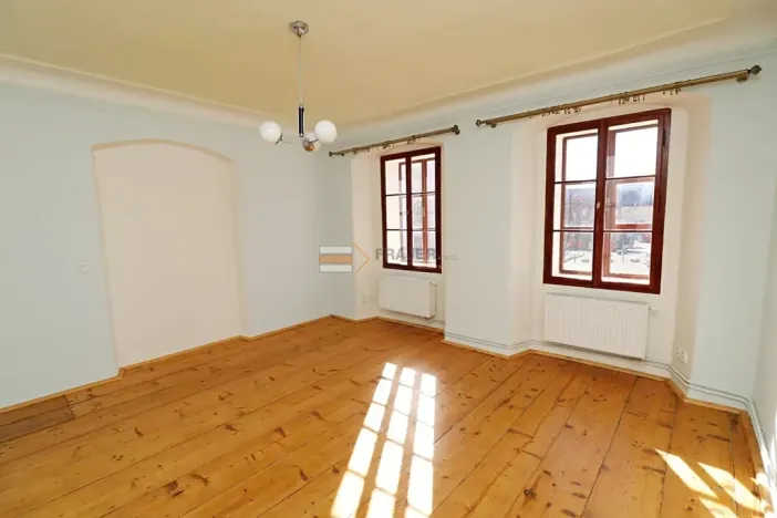 Pronájem bytu 1+1, Uhlířské Janovice, Václavské náměstí, 55 m2