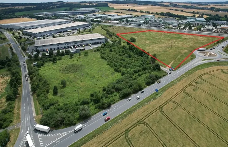 Pronájem komerčního pozemku, Praha, 2000 m2