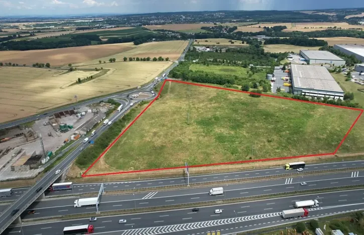 Pronájem komerčního pozemku, Praha, 2000 m2