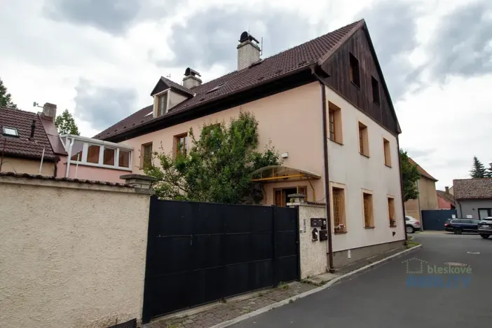 Pronájem atypického bytu, Mratín, Boční, 109 m2