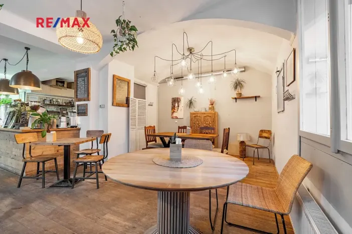 Pronájem obchodního prostoru, Praha - Žižkov, Husitská, 120 m2