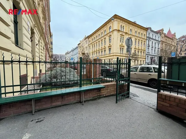 Pronájem kanceláře, Praha - Bubeneč, Šmeralova, 41 m2