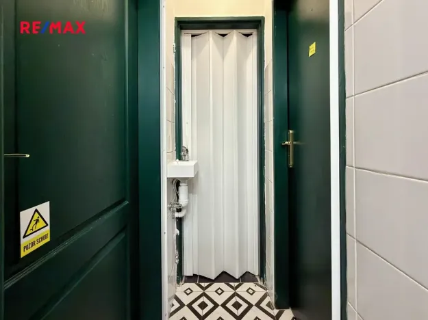 Pronájem obchodního prostoru, Praha - Bubeneč, Šmeralova, 41 m2