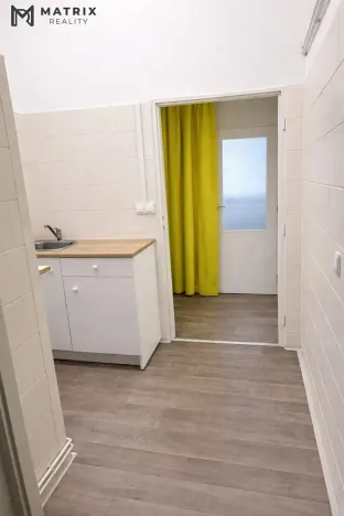 Pronájem kanceláře, Praha - Vysočany, Českomoravská, 73 m2