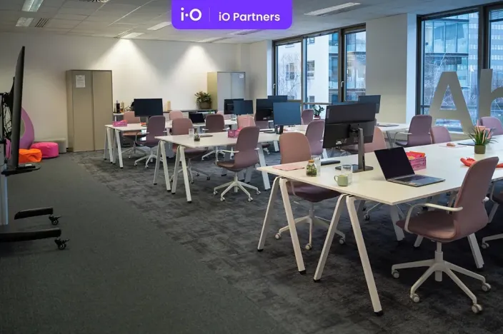 Pronájem kanceláře, Praha - Karlín, Sokolovská, 311 m2