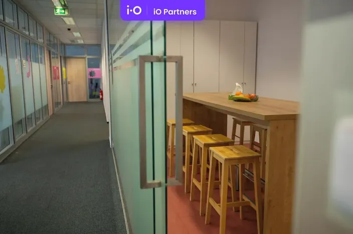 Pronájem kanceláře, Praha - Karlín, Sokolovská, 311 m2