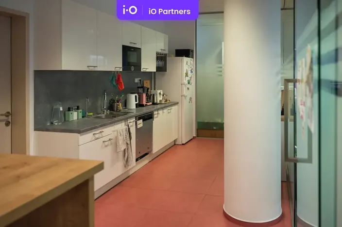 Pronájem kanceláře, Praha - Karlín, Sokolovská, 311 m2