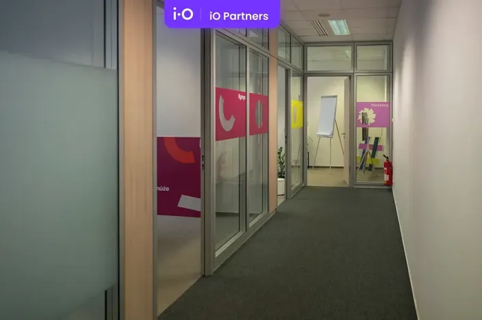 Pronájem kanceláře, Praha - Karlín, Sokolovská, 311 m2