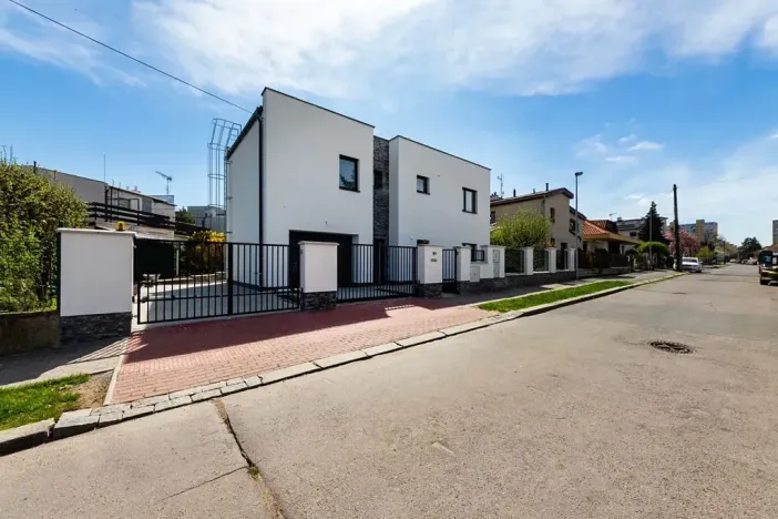 Prodej rodinného domu, Praha - Lhotka, U družstva Tempo, 186 m2