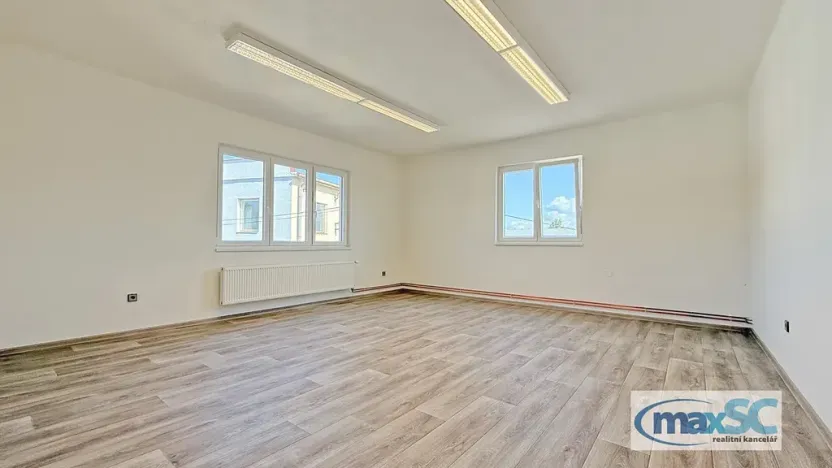 Pronájem kanceláře, Moravany, 111 m2