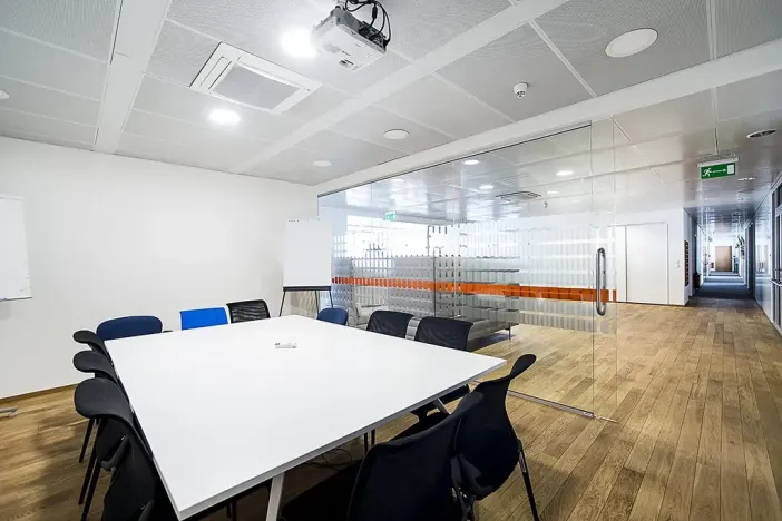 Pronájem kanceláře, Praha - Karlín, Ke Štvanici, 1200 m2