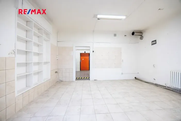Pronájem obchodního prostoru, Praha - Dolní Počernice, Českobrodská, 66 m2