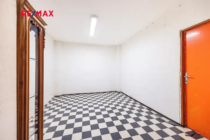 Pronájem obchodního prostoru, Praha - Dolní Počernice, Českobrodská, 66 m2