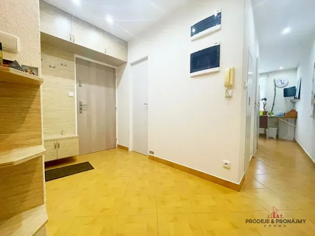 Prodej bytu 2+1, Karlovy Vary, Gagarinova, 64 m2