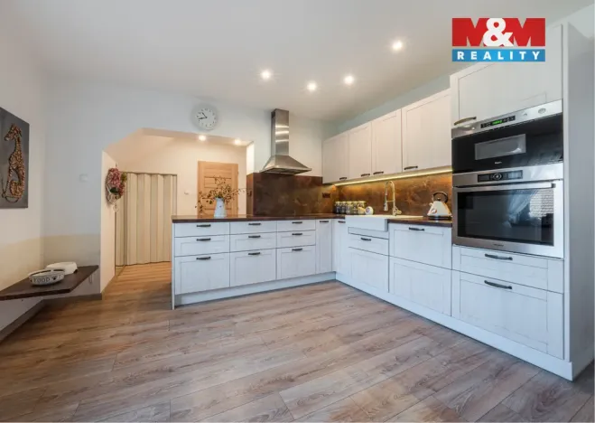 Prodej obchodního prostoru, Kladno - Kročehlavy, Vrchlického, 163 m2