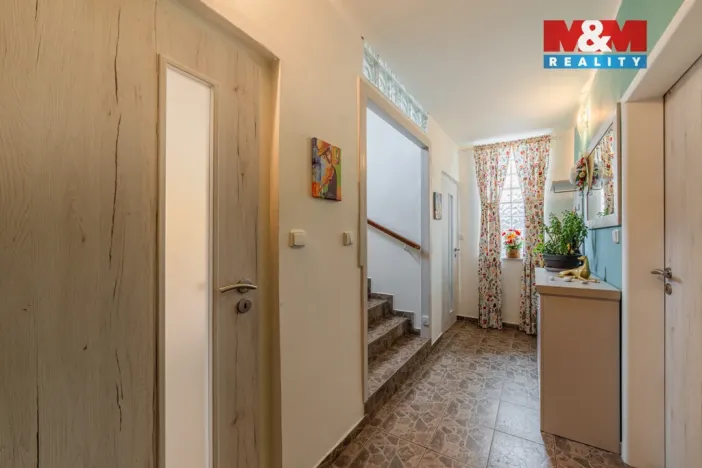 Prodej obchodního prostoru, Kladno - Kročehlavy, Vrchlického, 163 m2