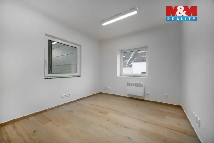 Pronájem skladu, Cerekvice nad Loučnou - Pekla, 2380 m2