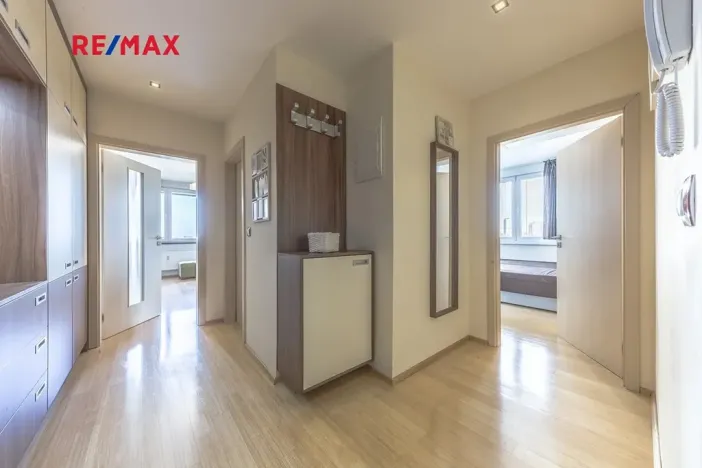 Pronájem bytu 2+kk, Praha - Kamýk, Krhanická, 54 m2