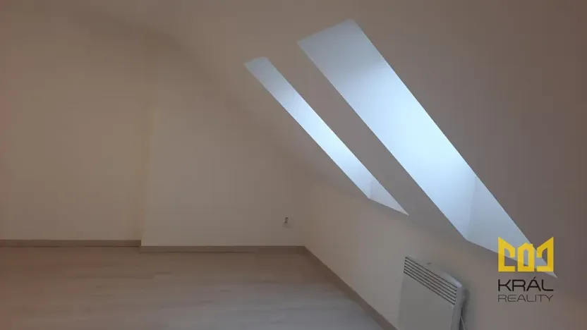 Pronájem bytu 2+kk, Praha - Smíchov, Nádražní, 35 m2