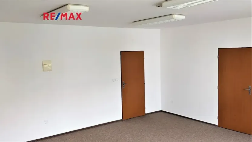 Pronájem obchodního prostoru, Uherský Brod, Mariánské nám., 36 m2