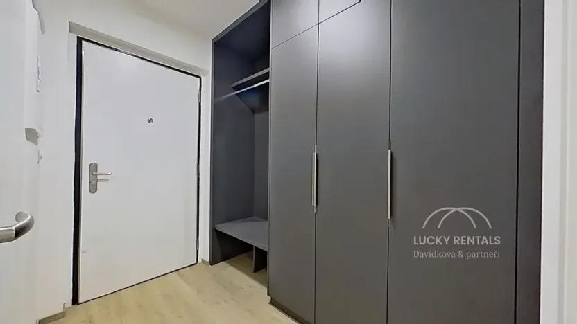 Pronájem bytu 1+kk, Praha - Velká Chuchle, Na hvězdárně, 35 m2