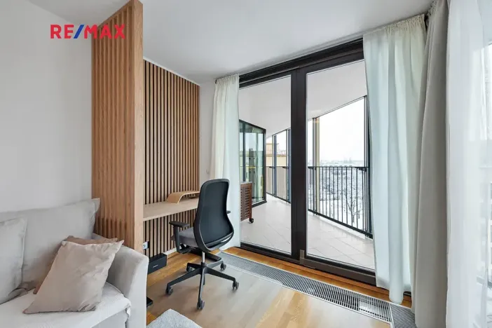 Pronájem bytu 2+kk, Praha - Žižkov, Ke kapslovně, 64 m2