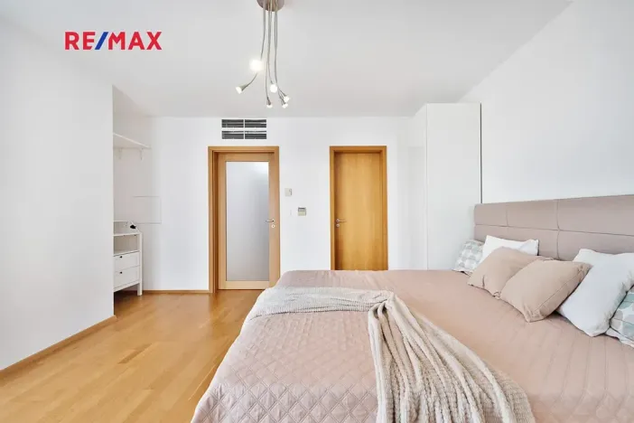 Pronájem bytu 2+kk, Praha - Žižkov, Ke kapslovně, 64 m2