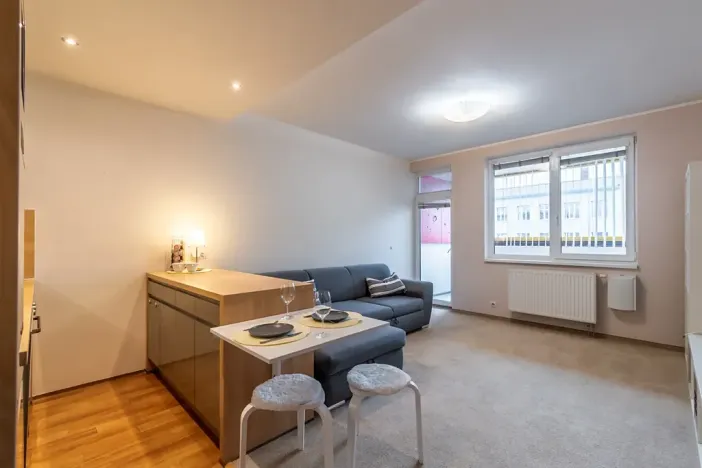 Pronájem bytu 2+kk, Praha - Vysočany, Poděbradská, 50 m2