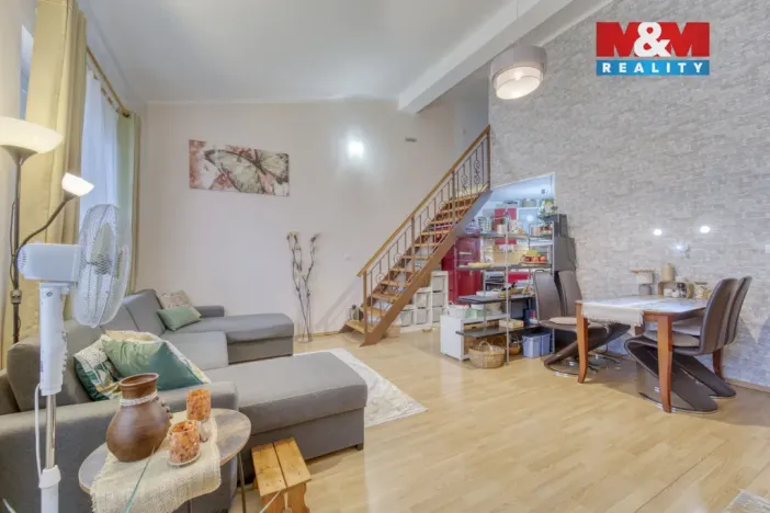 Prodej bytu 3+kk, Šestajovice, Komenského, 78 m2