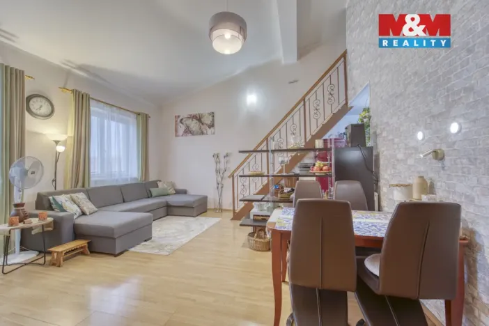 Prodej bytu 3+kk, Šestajovice, Komenského, 78 m2