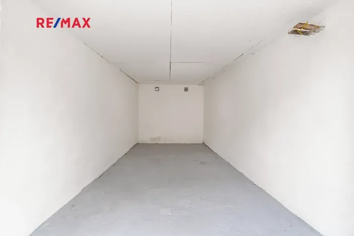 Pronájem garáže, Praha - Břevnov, 18 m2