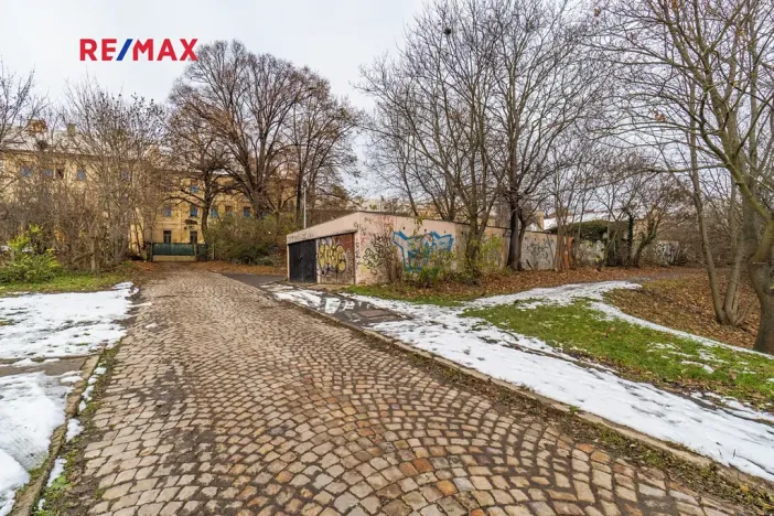 Pronájem garáže, Praha - Břevnov, 18 m2