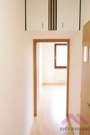 Pronájem bytu 1+kk, Jesenice, Mezi Domy, 37 m2